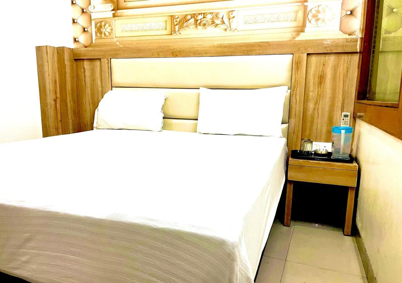 Hotel Aditya Inn Near New Delhi Railway Station Main Bazar ภายนอก รูปภาพ